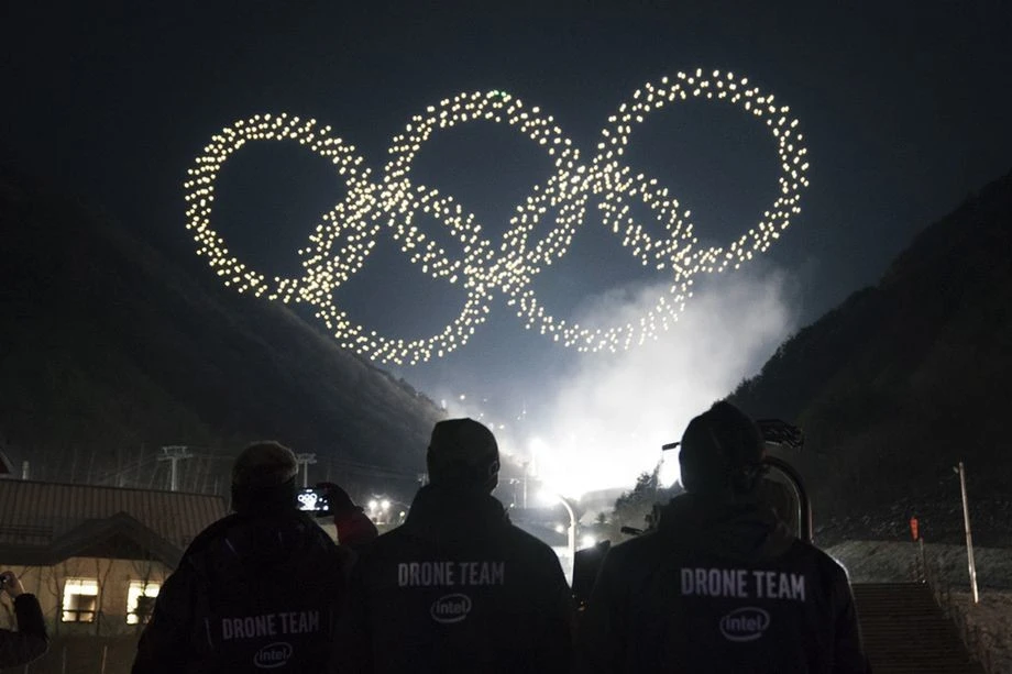 Drones formando los aros olimpicos