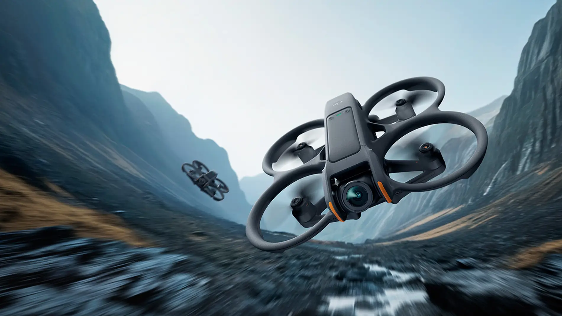 DJI Avata 2 sobrevolando terreno