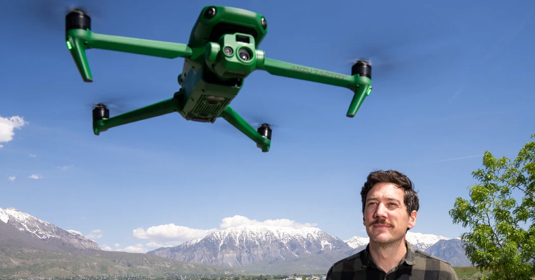 Dron piloteado por una persona