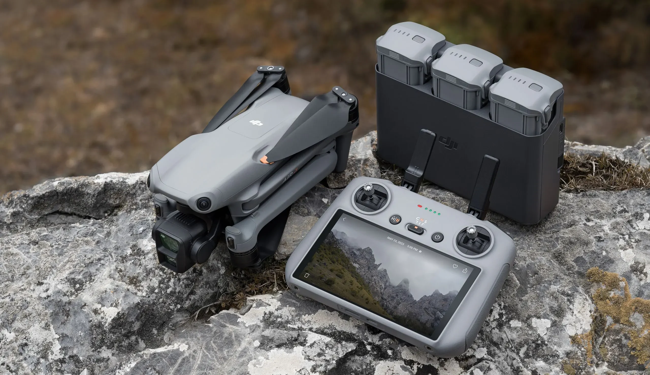 Imagen del dron DJI Mini 4 Pro con su Fly More Combo
