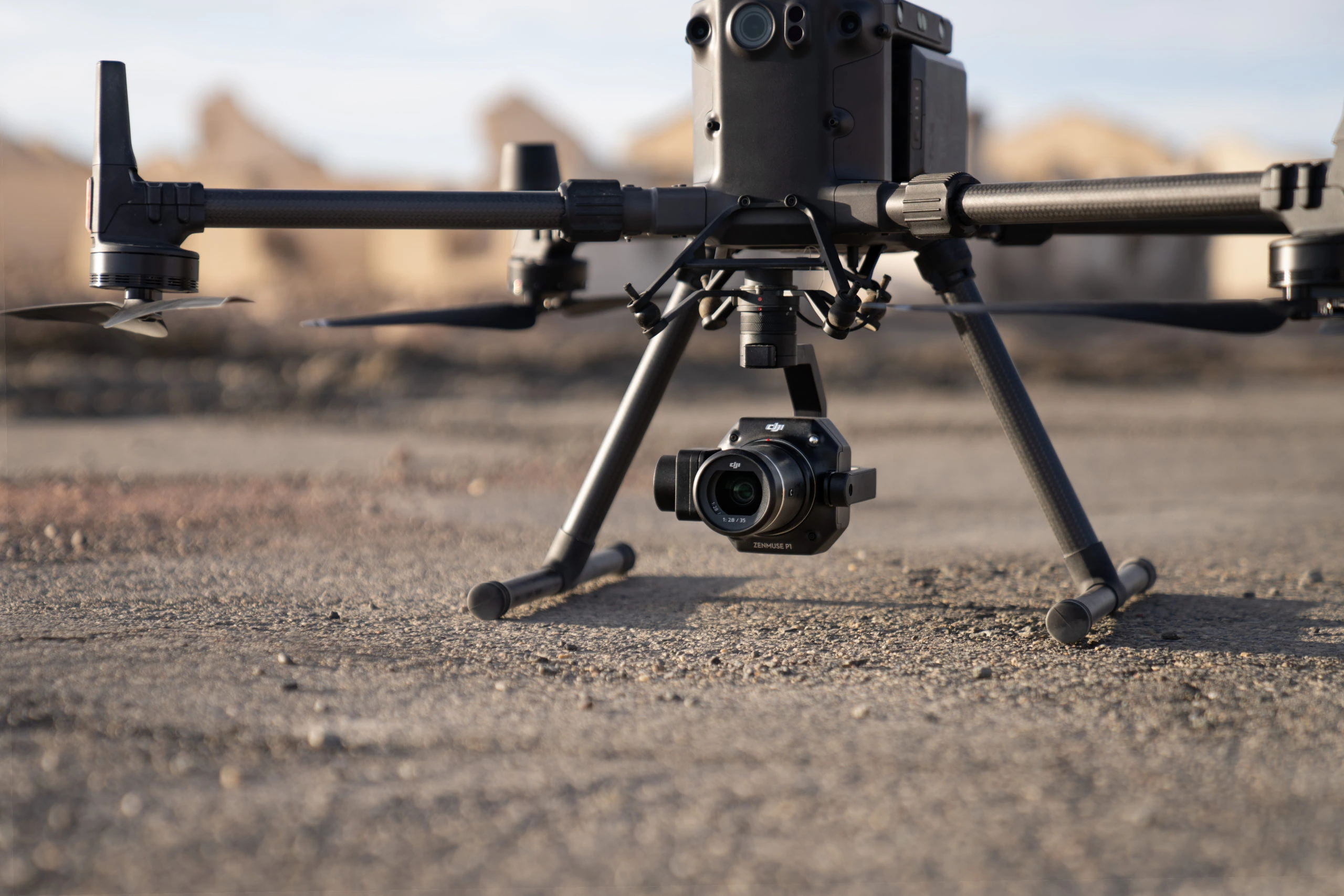 imagen de un DJI M350 RTK con una P1