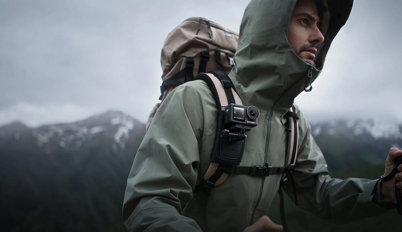 Persona con el una Osmo action en la mochila
