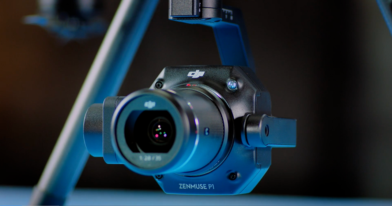 imagen en primer plano de la Zenmuse P1 y un fondo oscuro