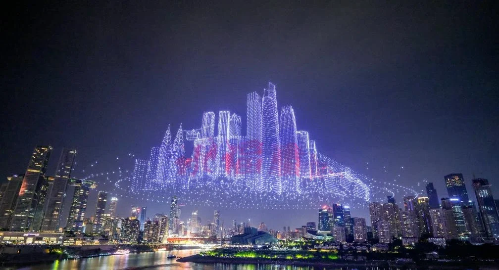 Imagen de los Drones formando edificios de una ciudad