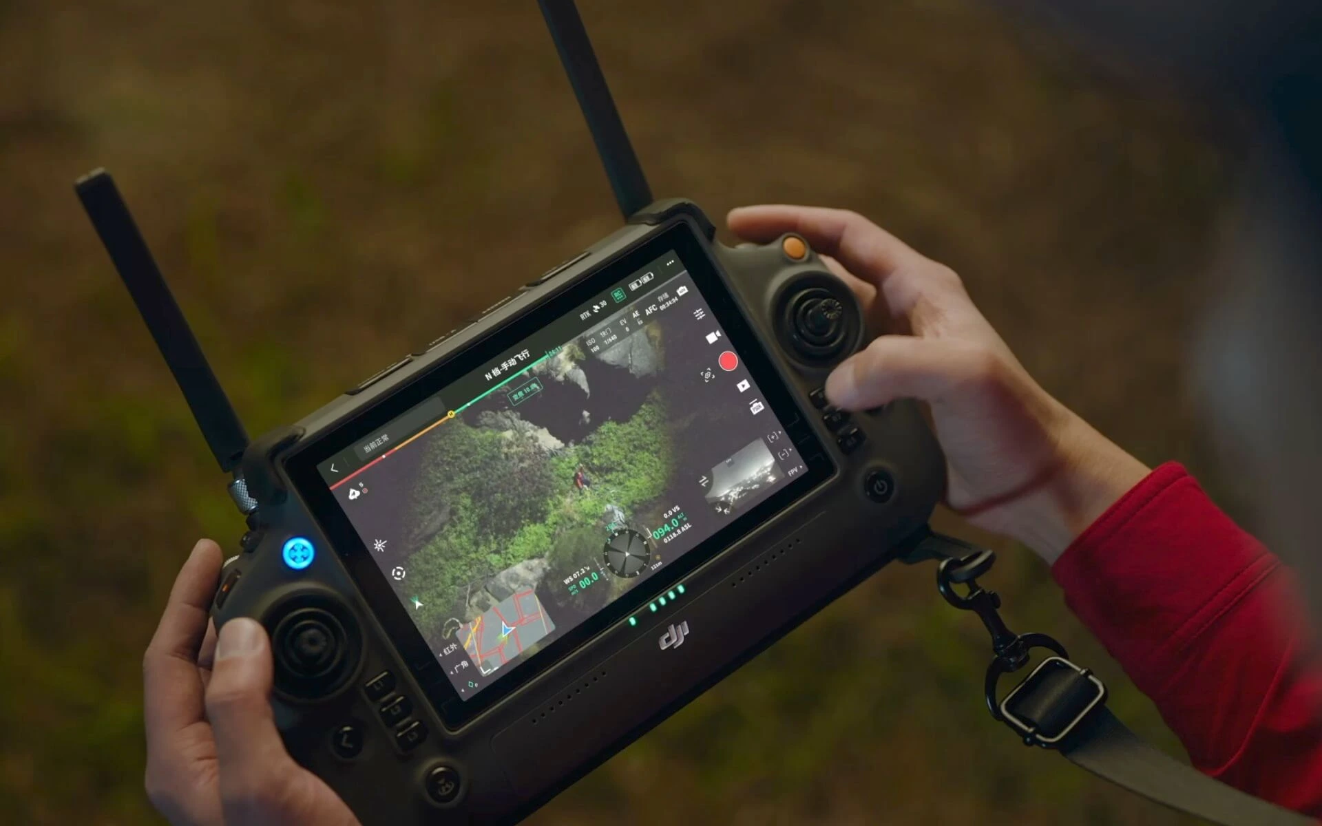 Imagen del control remoto del Matrice 30t con el GPS